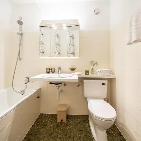 4306 Liebevolle 1,5-zimmer-wohnung Mit Balkon Und Traumhaftem Ausblick *