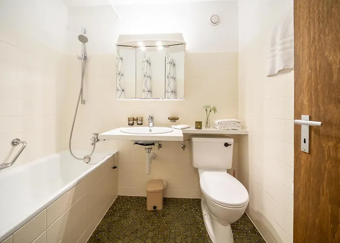 4306 Liebevolle 1,5-zimmer-wohnung Mit Balkon Und Traumhaftem Ausblick *